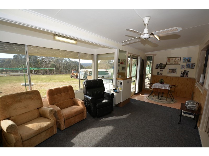 62 Oakey Forest Road, Marrangaroo NSW 2790