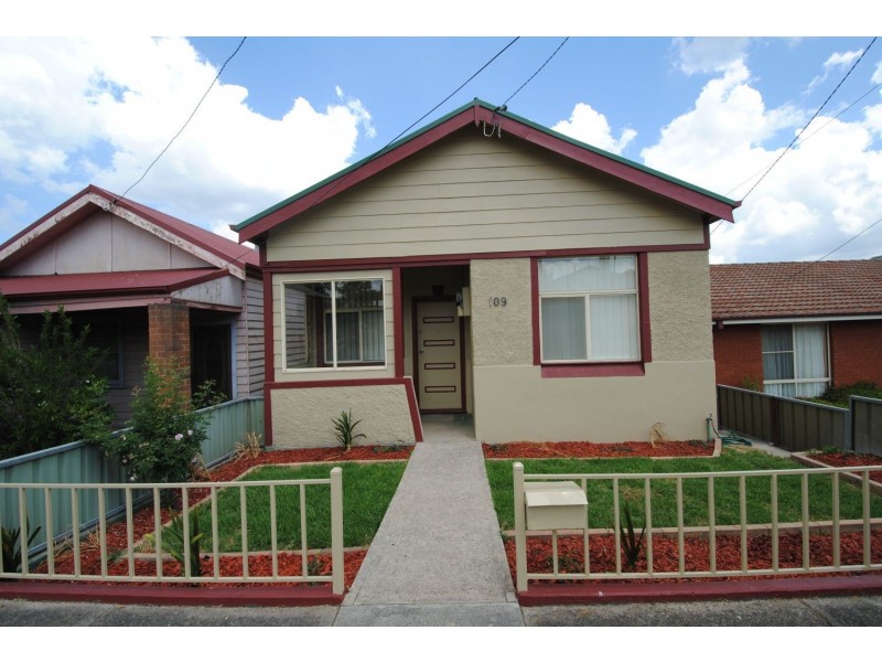 109 Martini Parade, Lithgow NSW 2790
