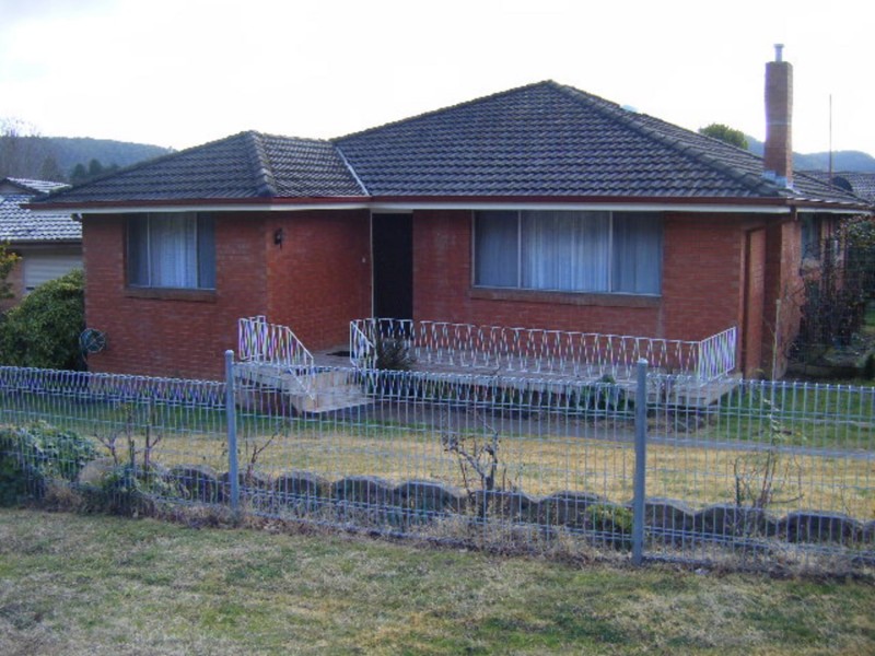 25 Maple Crescent, Lithgow NSW 2790