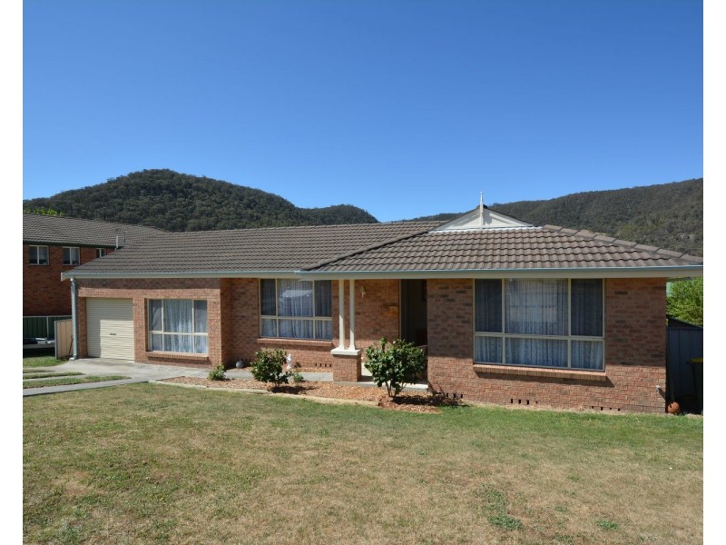 14 Chivers Close, Lithgow NSW 2790