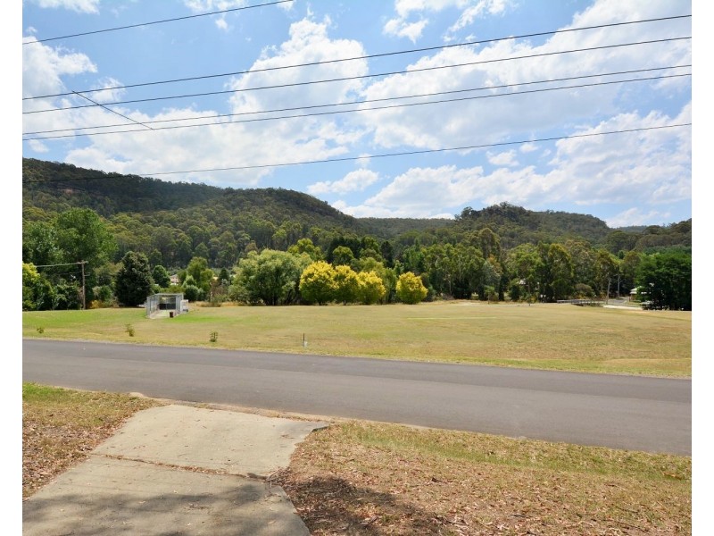 33 Bells Road, Lithgow NSW 2790