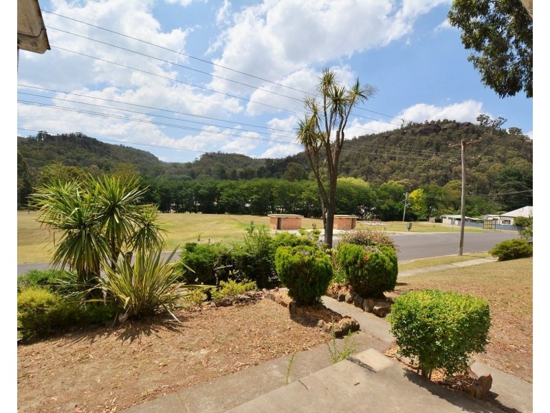 33 Bells Road, Lithgow NSW 2790