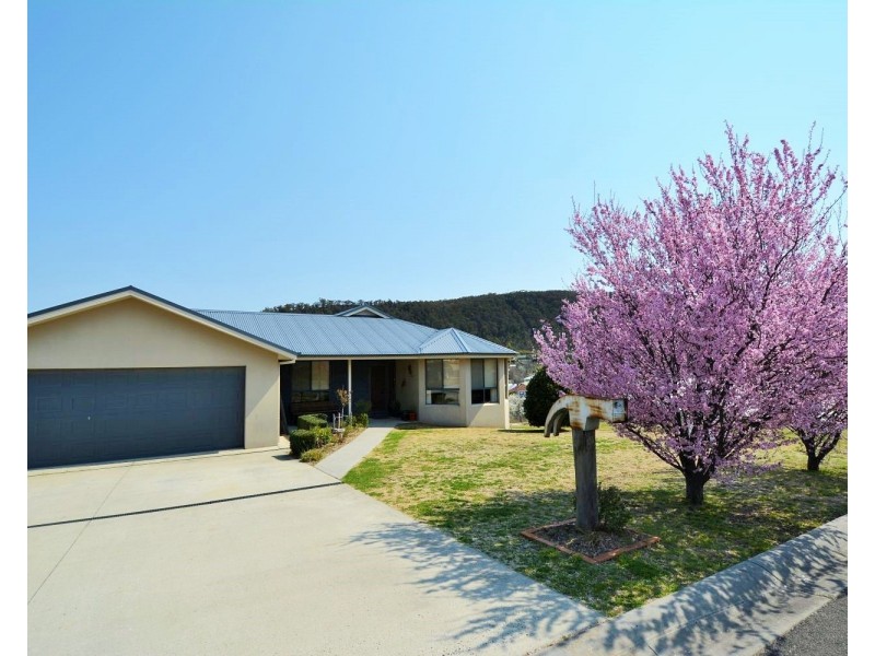 25 Henderson Place, Lithgow NSW 2790