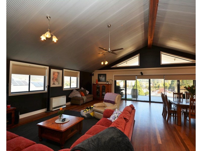 25 Henderson Place, Lithgow NSW 2790