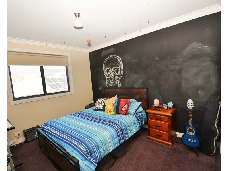 25 Henderson Place, Lithgow NSW 2790