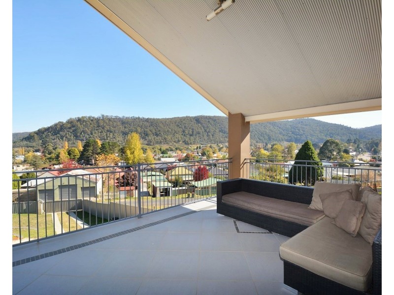 25 Henderson Place, Lithgow NSW 2790