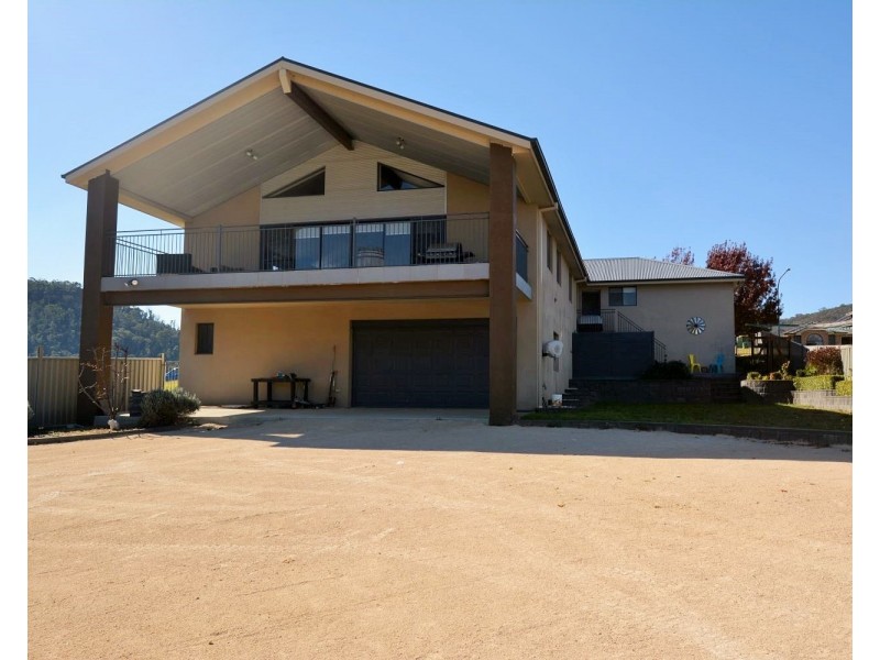 25 Henderson Place, Lithgow NSW 2790