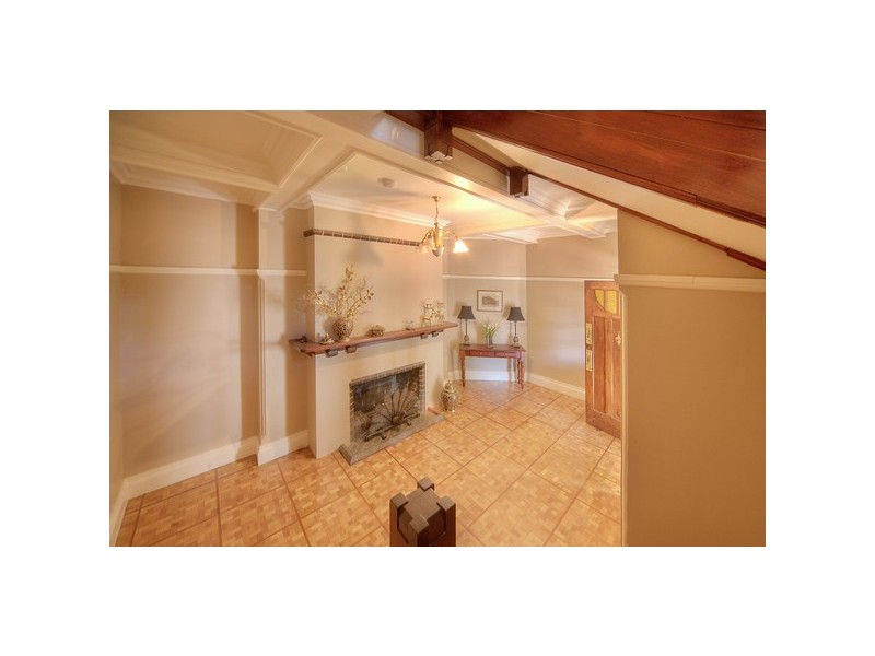 2 Uralla Road, Armidale NSW 2350