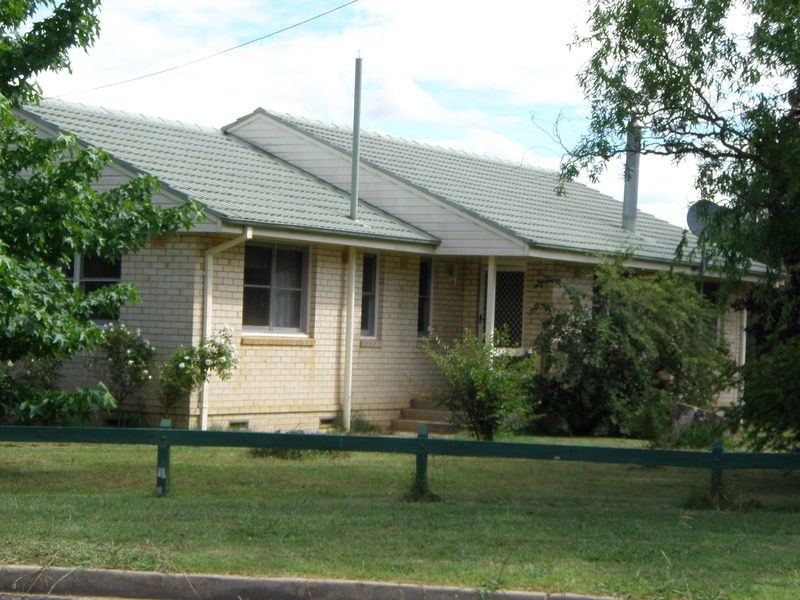 16 Helen Avenue, Armidale NSW 2350