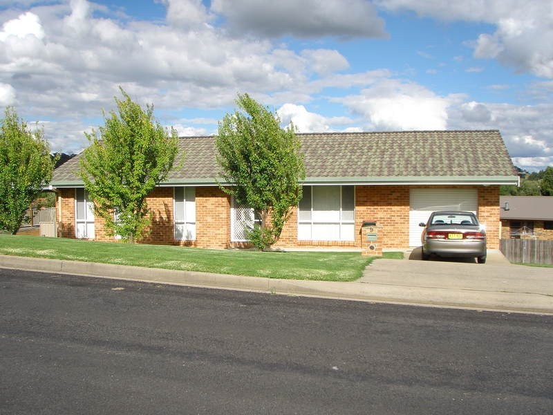 9 Douglas Street, Armidale NSW 2350