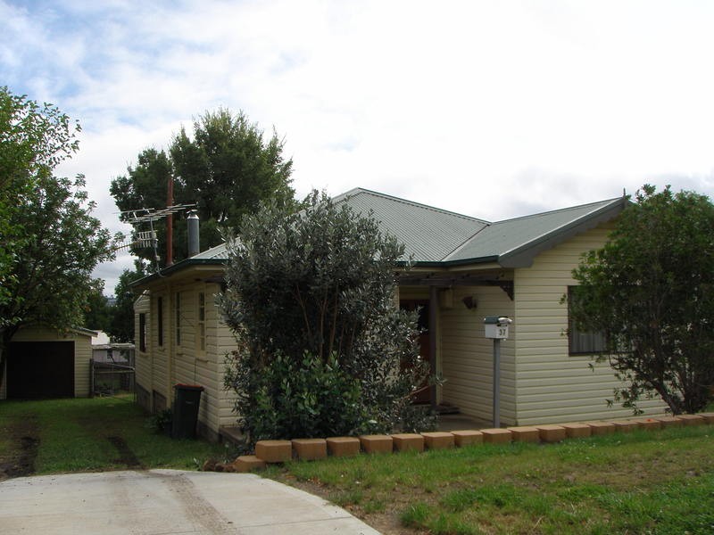 37 Hargrave Street, Armidale NSW 2350