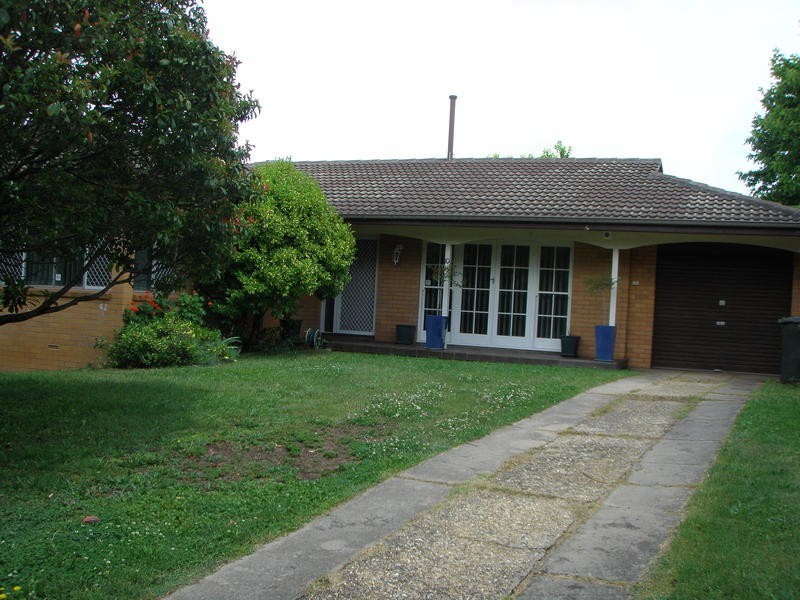 10 Hughes Place, Armidale NSW 2350