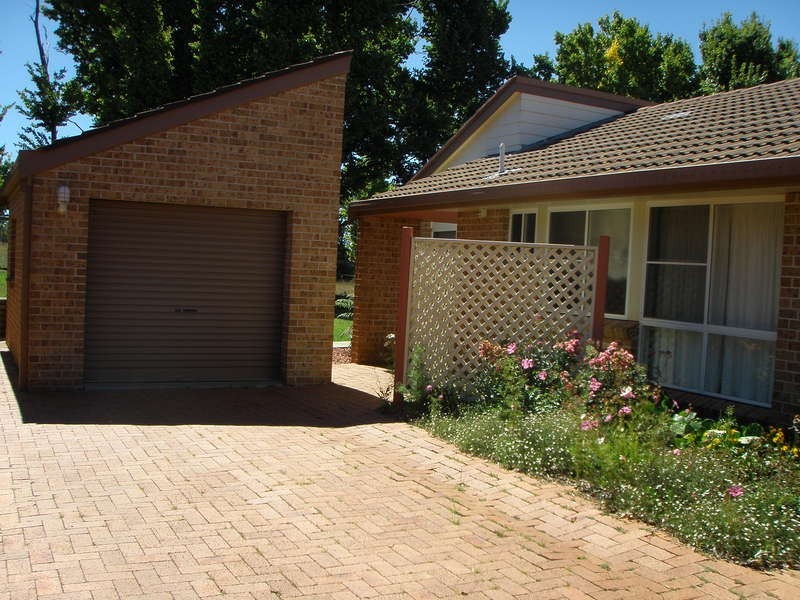 2/33 The Avenue Avenue, Armidale NSW 2350