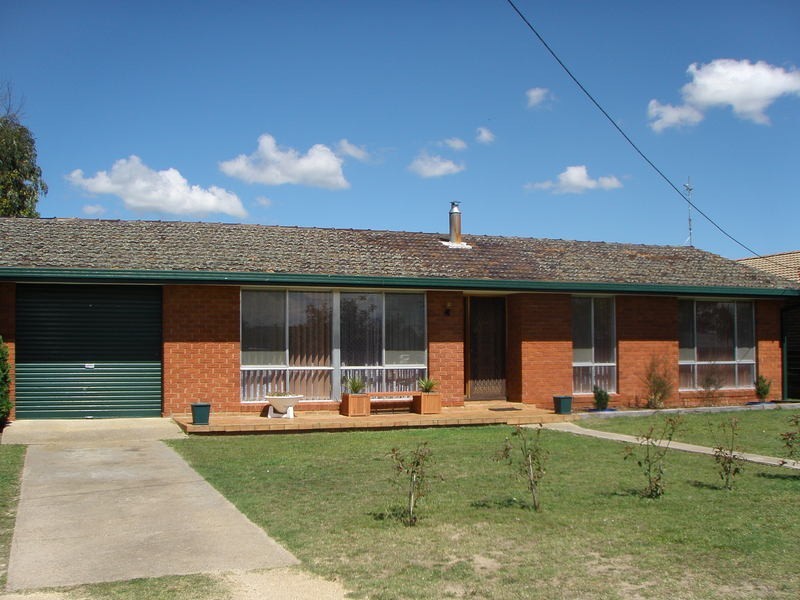 80 Queen Street, Uralla NSW 2358