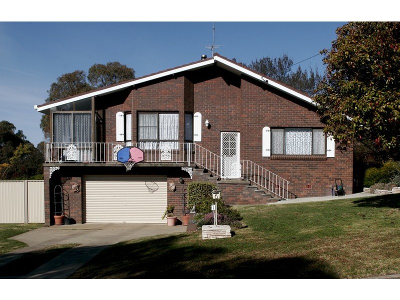 6 Yallambee Avenue, Armidale NSW 2350