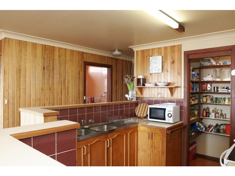 6 Yallambee Avenue, Armidale NSW 2350