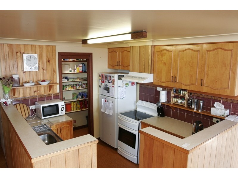 6 Yallambee Avenue, Armidale NSW 2350