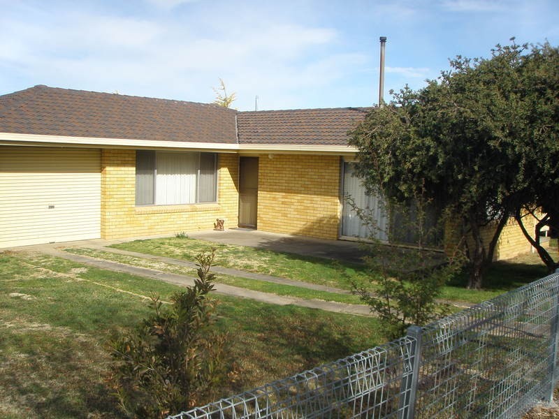 8 Carey Avenue, Armidale NSW 2350