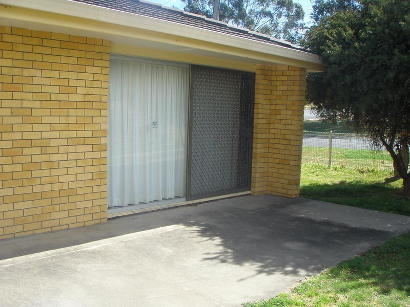 8 Carey Avenue, Armidale NSW 2350