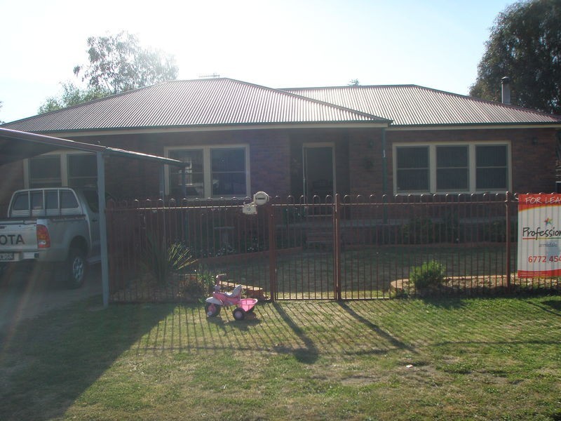 13 Coopers Lane, Uralla NSW 2358