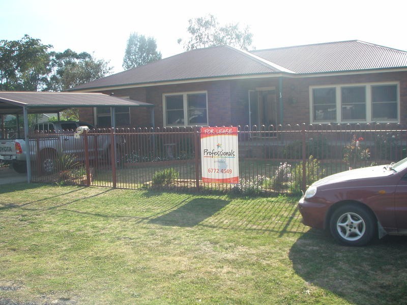 13 Coopers Lane, Uralla NSW 2358