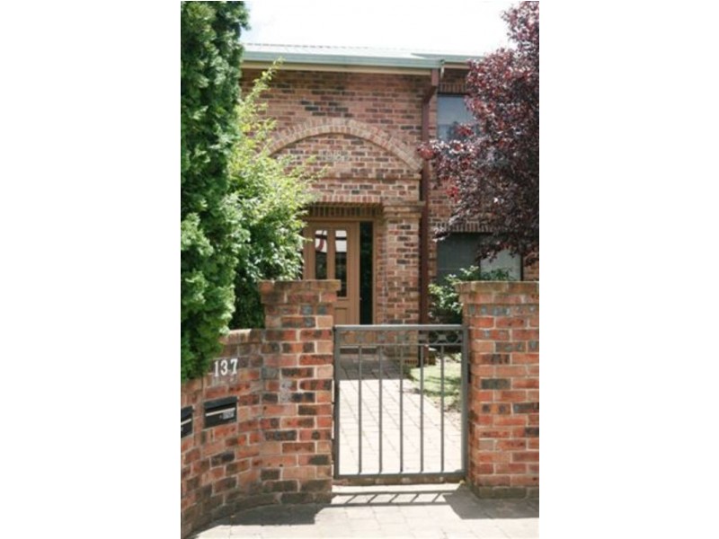 2/137 Brown Street, Armidale NSW 2350
