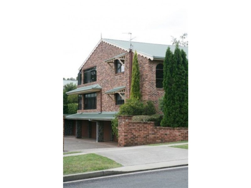 2/137 Brown Street, Armidale NSW 2350