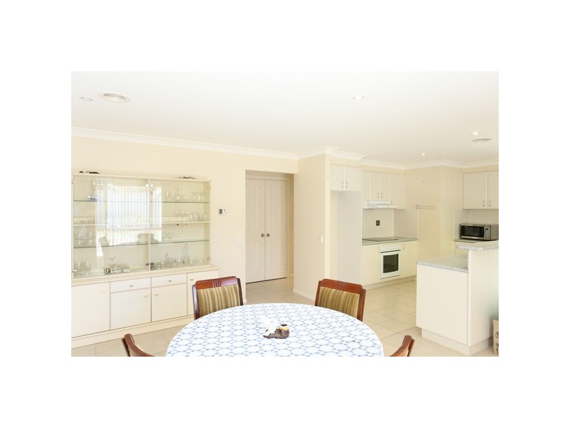 33 Macdonald Drive, Armidale NSW 2350