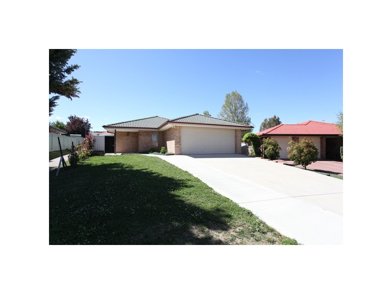 33 Macdonald Drive, Armidale NSW 2350