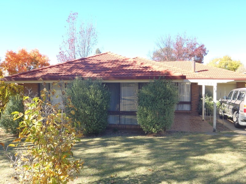 12 Stewart Crescent, Armidale NSW 2350