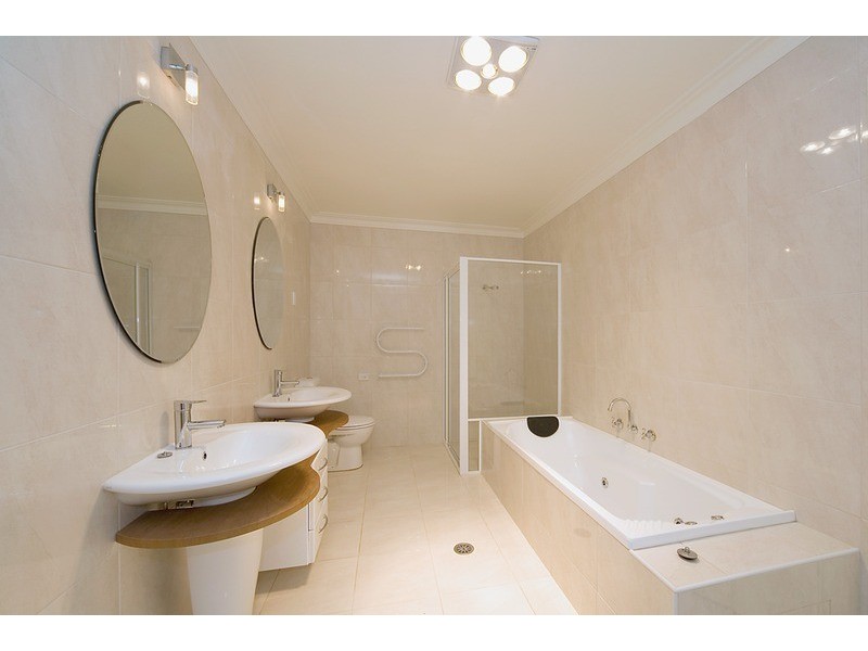 1/2 Uralla Road, Armidale NSW 2350