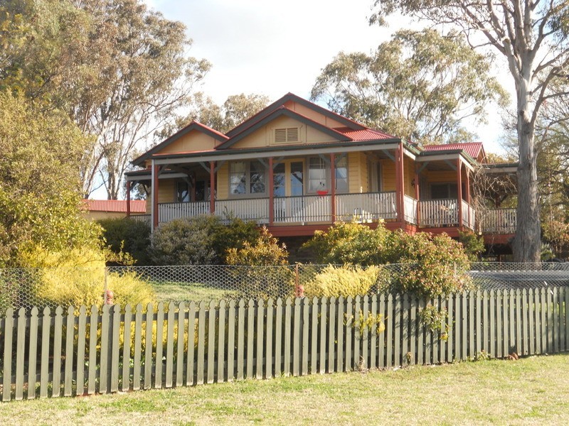 12 Rosecommon Avenue, Armidale NSW 2350