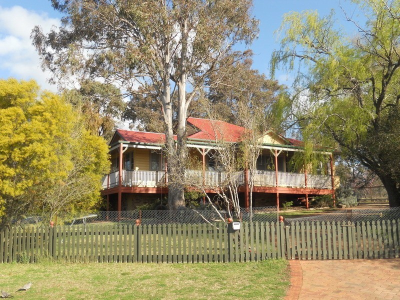 12 Rosecommon Avenue, Armidale NSW 2350