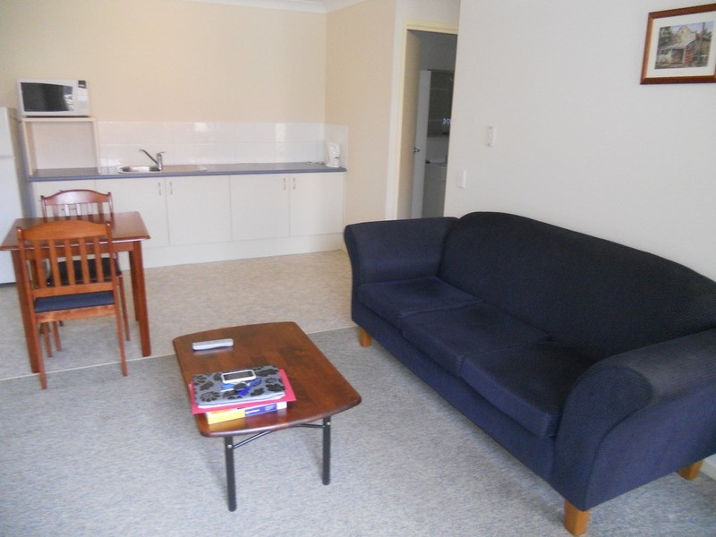 17/80 Queen Elizabeth Drive, Armidale NSW 2350