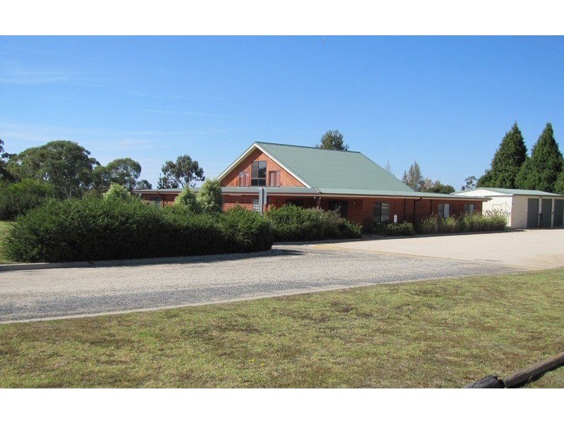82 Glen Innes Road, Armidale NSW 2350