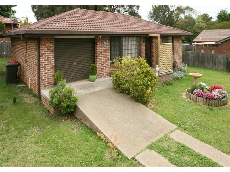 2/27 Murray Avenue, Armidale NSW 2350