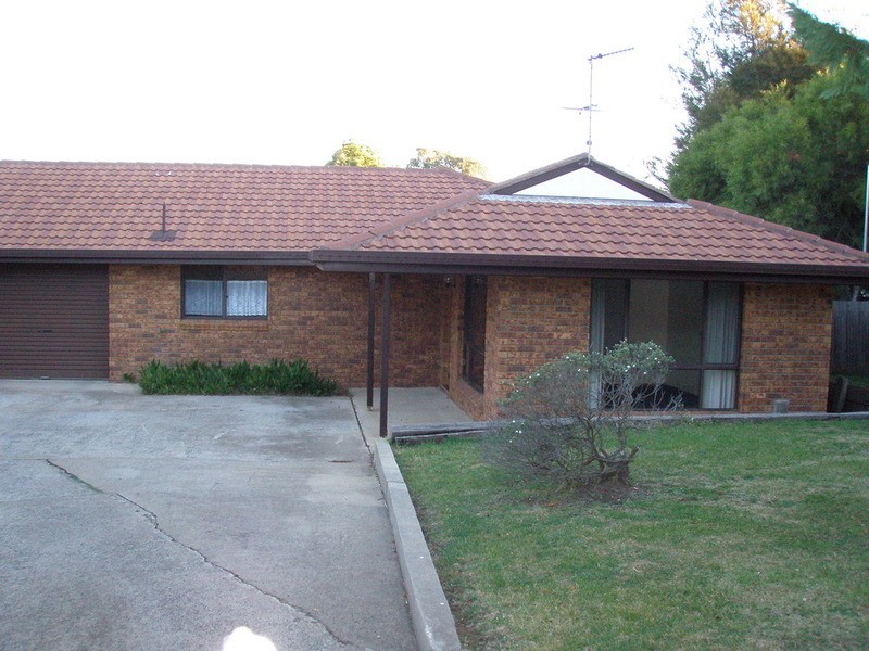 2/9 Napier Court, Armidale NSW 2350