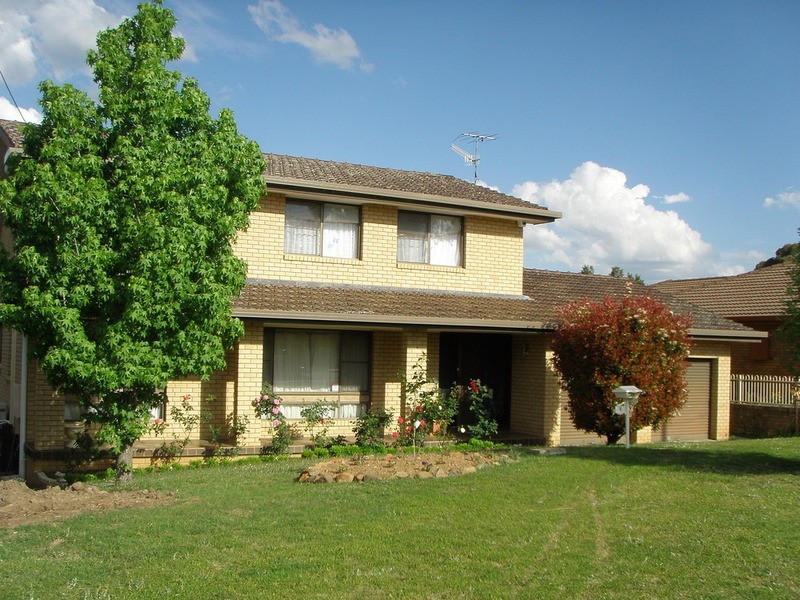 1 Hughes Place, Armidale NSW 2350