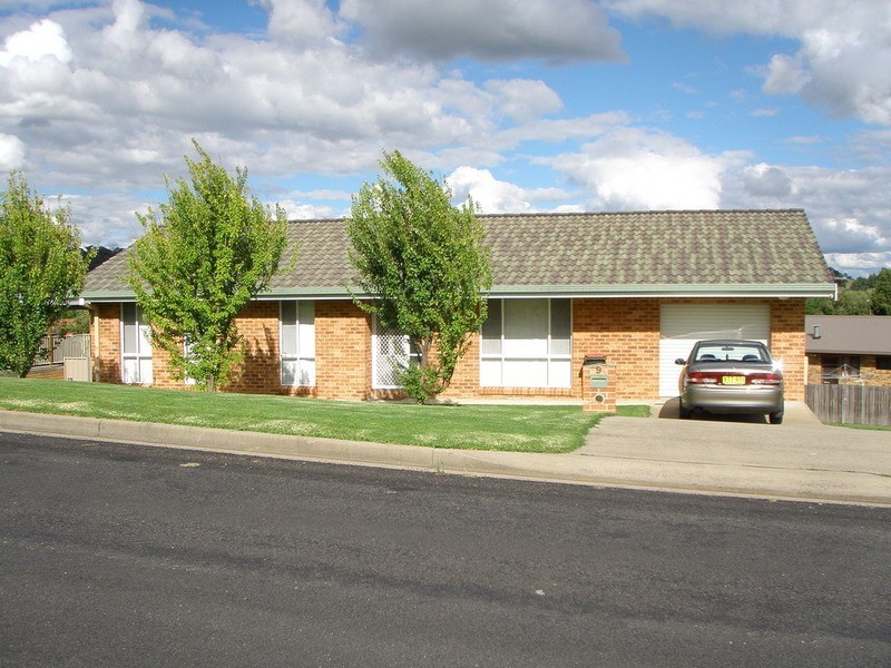 9 Douglas Street, Armidale NSW 2350