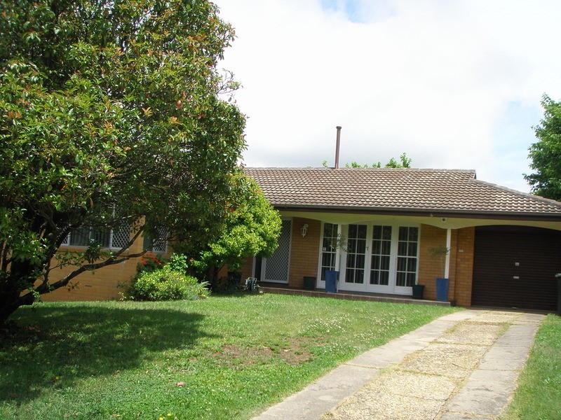 10 Hughes Place, Armidale NSW 2350