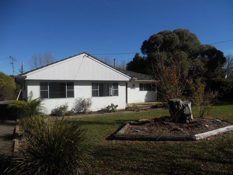 18 Ryanda Street, Guyra NSW 2365