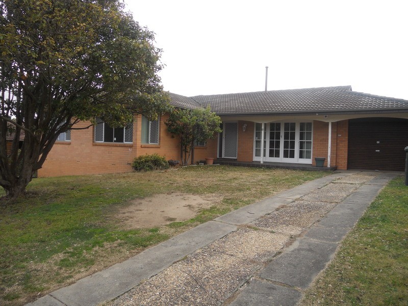 10 Hughes Place, Armidale NSW 2350