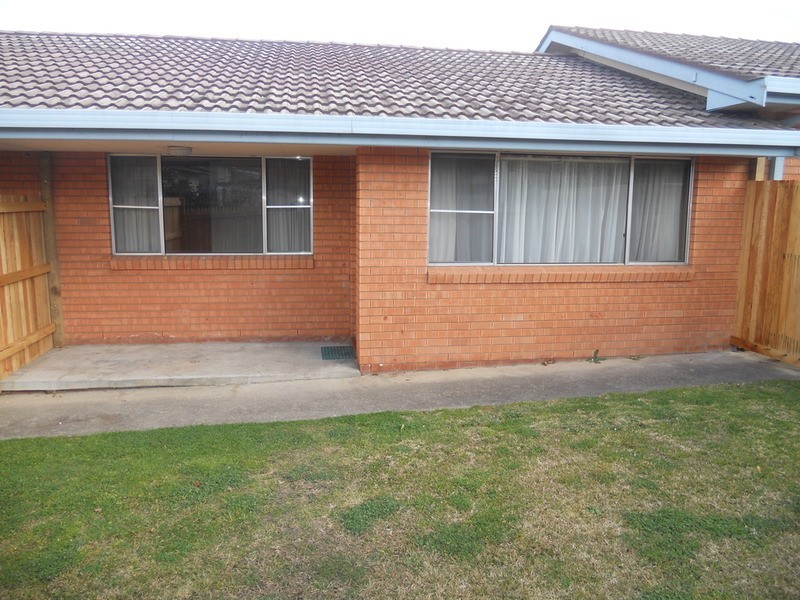 2/10 Dawson Avenue, Armidale NSW 2350