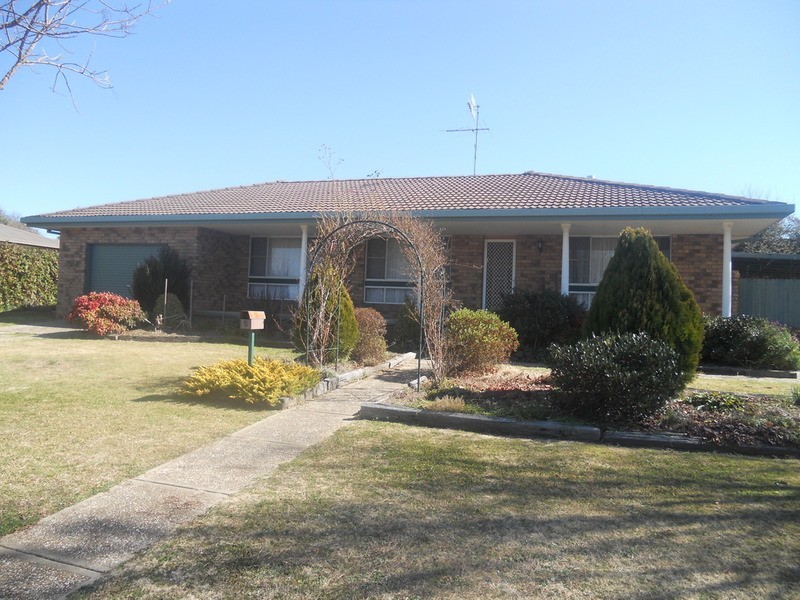 5 Howard Place, Armidale NSW 2350