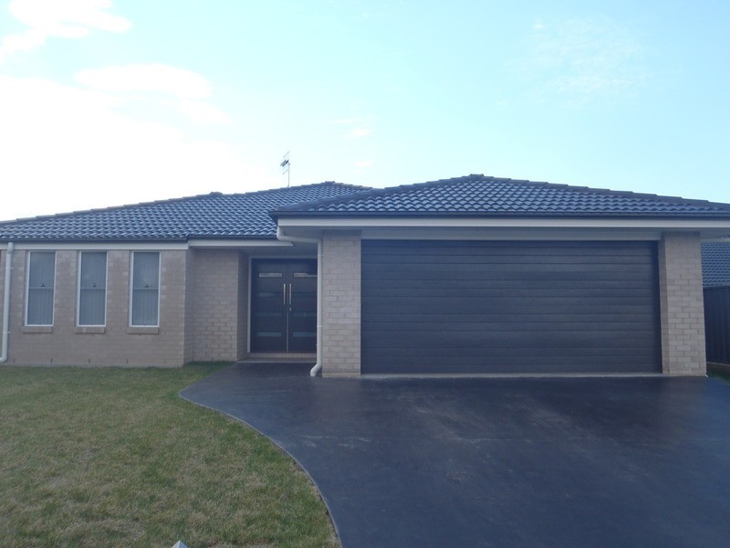 24 Albion Close, Armidale NSW 2350