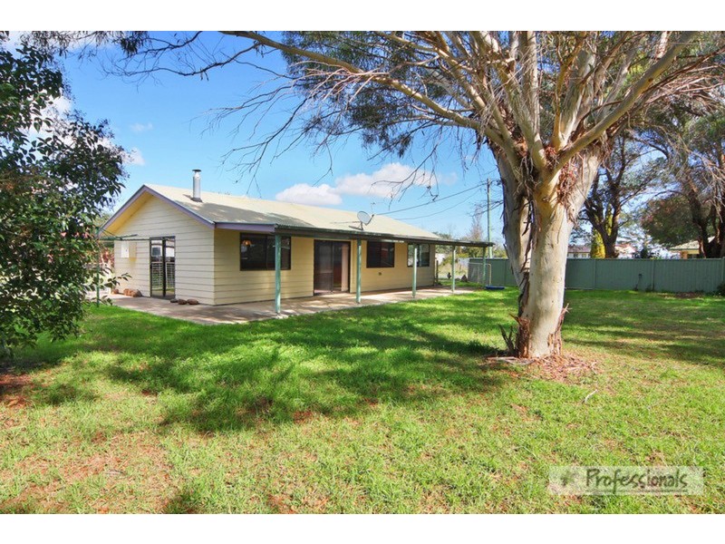 17 Coopers Lane, Uralla NSW 2358