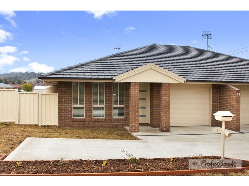 2/43 Kennedy Street, Armidale NSW 2350