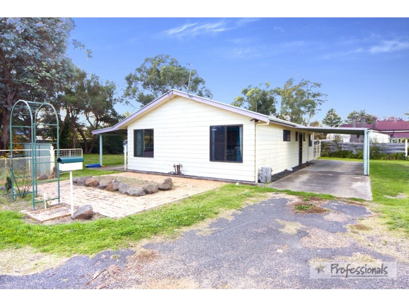 17 Coopers Lane, Uralla NSW 2358