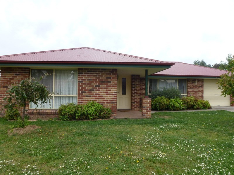 3 Clara Crescent, Armidale NSW 2350