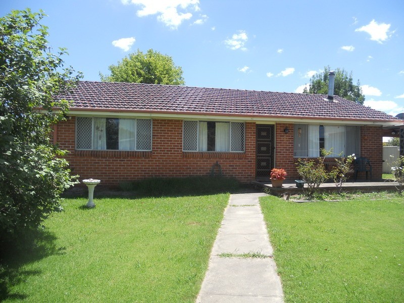 4 Holmes Avenue, Armidale NSW 2350